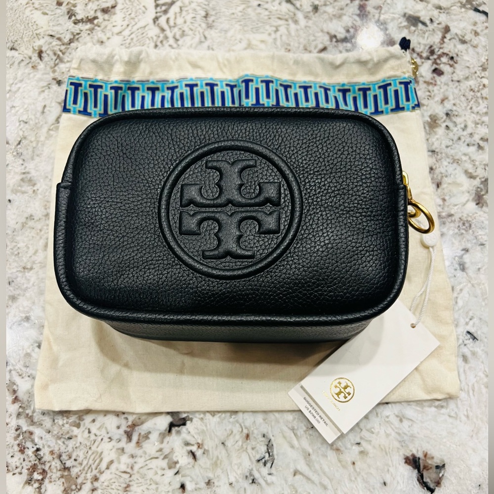 Tory Burch Camera Bag New w/tags and dust bag black leather small crossbody